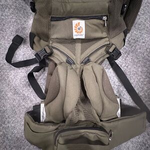 Ergobaby Omni 360 Cool Air carrier in Khaki Green